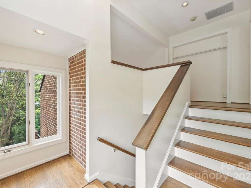 309 Settlers Lane, Charlotte, NC 28202.  MLS# CAR4221059, YatesRealty ID 18500. 