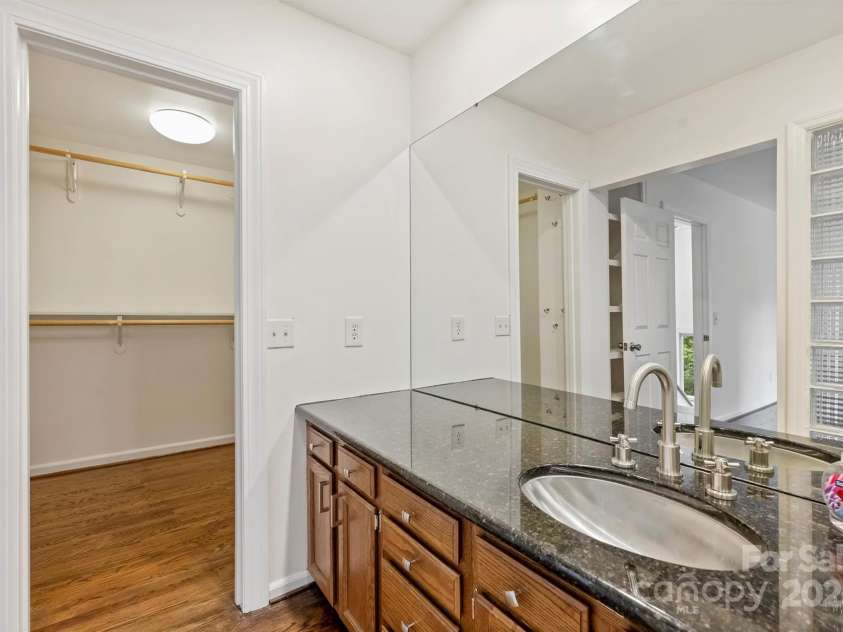 309 Settlers Lane, Charlotte, NC 28202.  MLS# CAR4221059, YatesRealty ID 18500. 