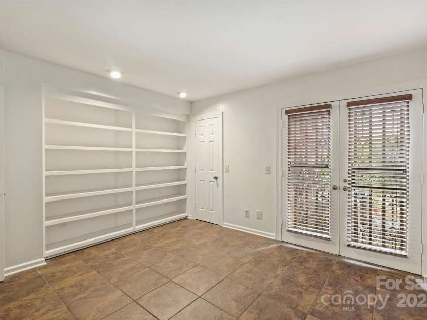 309 Settlers Lane, Charlotte, NC 28202.  MLS# CAR4221059, YatesRealty ID 18500. 