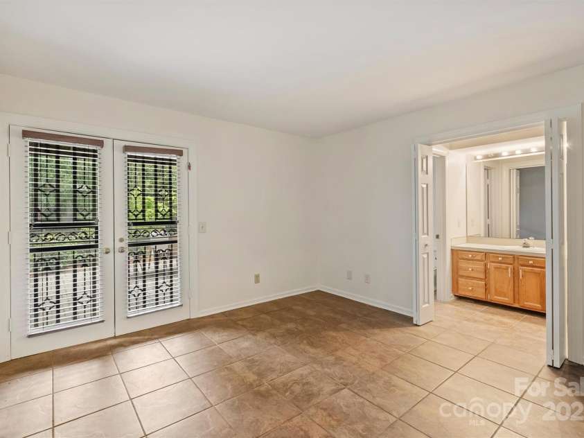 309 Settlers Lane, Charlotte, NC 28202.  MLS# CAR4221059, YatesRealty ID 18500. 