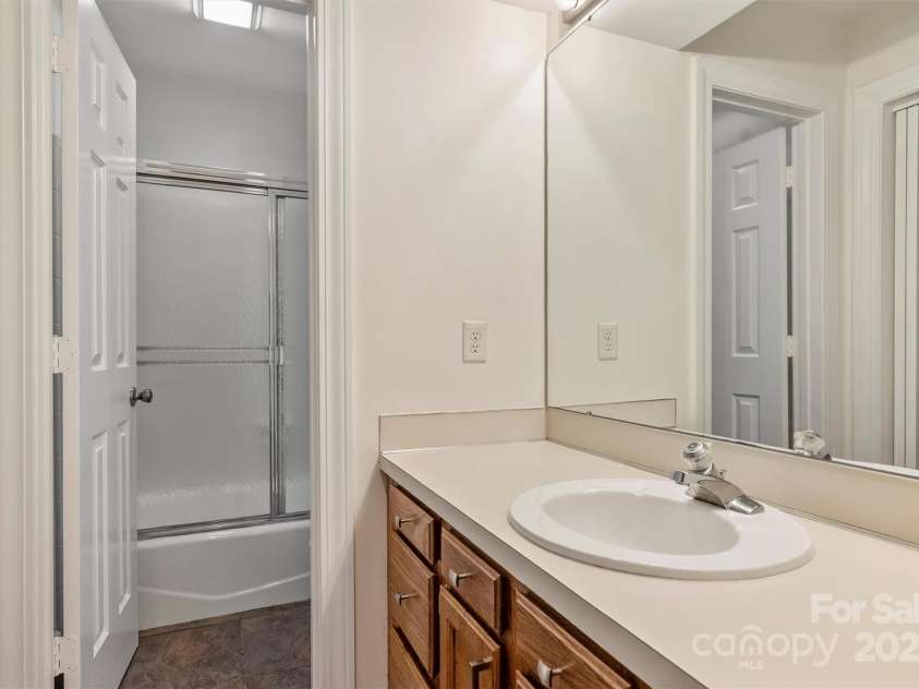 309 Settlers Lane, Charlotte, NC 28202.  MLS# CAR4221059, YatesRealty ID 18500. 