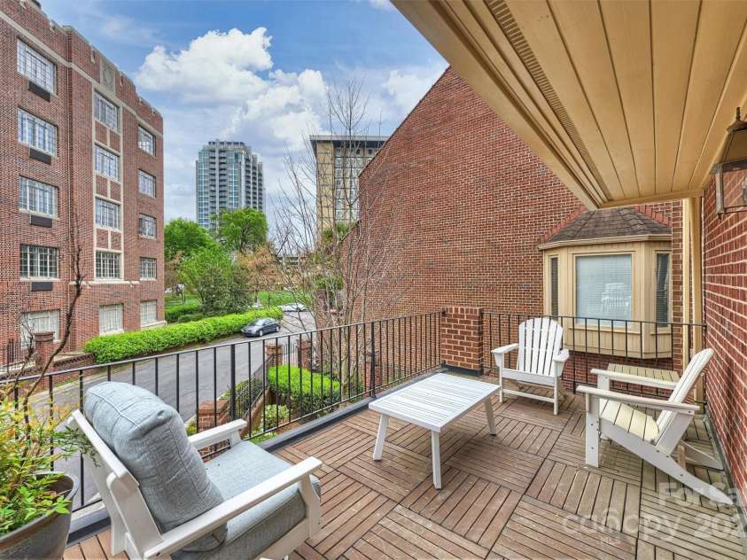 309 Settlers Lane, Charlotte, NC 28202.  MLS# CAR4221059, YatesRealty ID 18500. 