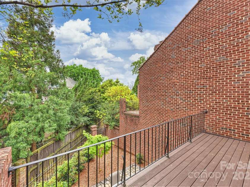 309 Settlers Lane, Charlotte, NC 28202.  MLS# CAR4221059, YatesRealty ID 18500. 
