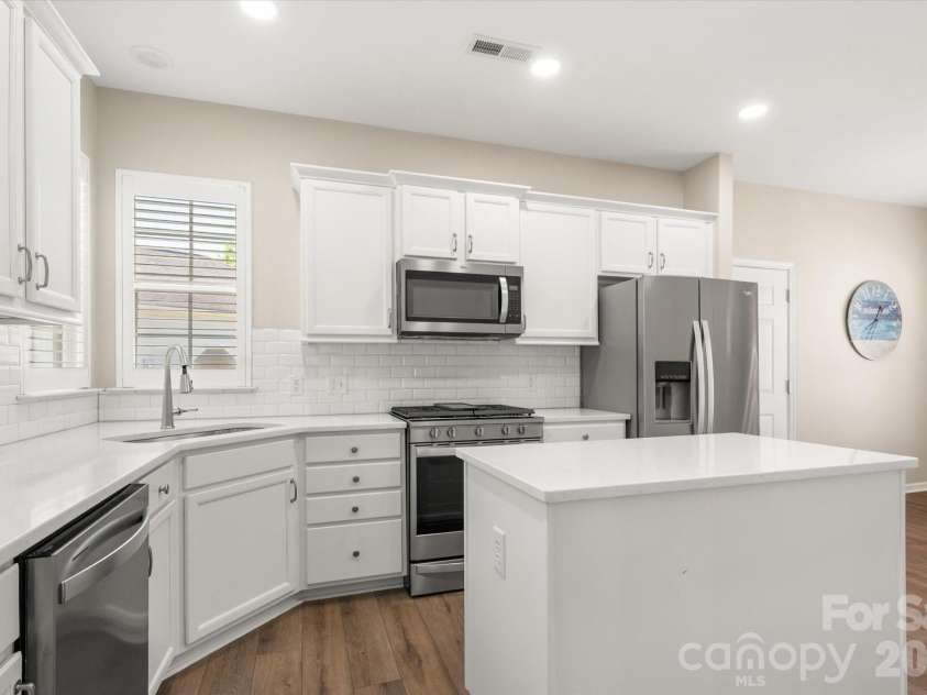 6056 Great Basin Lane, Fort Mill, SC 29707.  MLS# CAR4373434, YatesRealty ID 18501. 