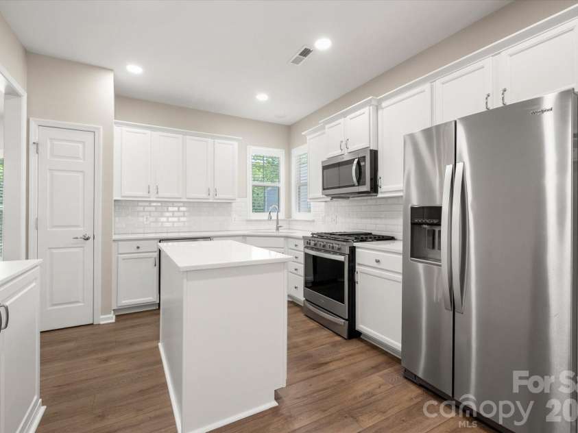 6056 Great Basin Lane, Fort Mill, SC 29707.  MLS# CAR4373434, YatesRealty ID 18501. 