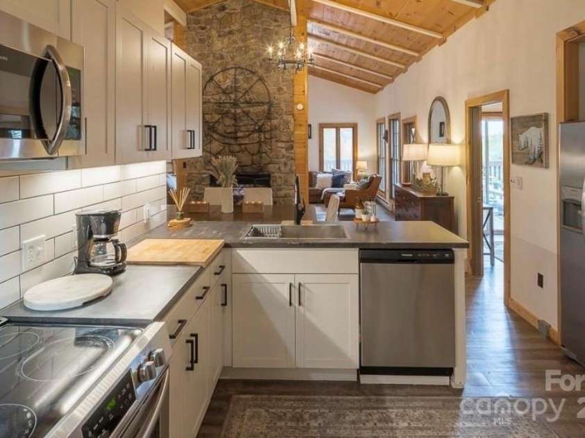 103 Golf Lane, Beech Mountain, NC 28604.  MLS# CAR4238459, YatesRealty ID 18502. 