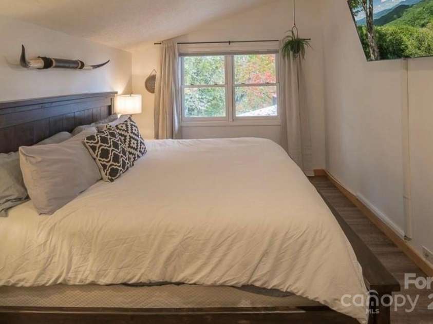 103 Golf Lane, Beech Mountain, NC 28604.  MLS# CAR4238459, YatesRealty ID 18502. 