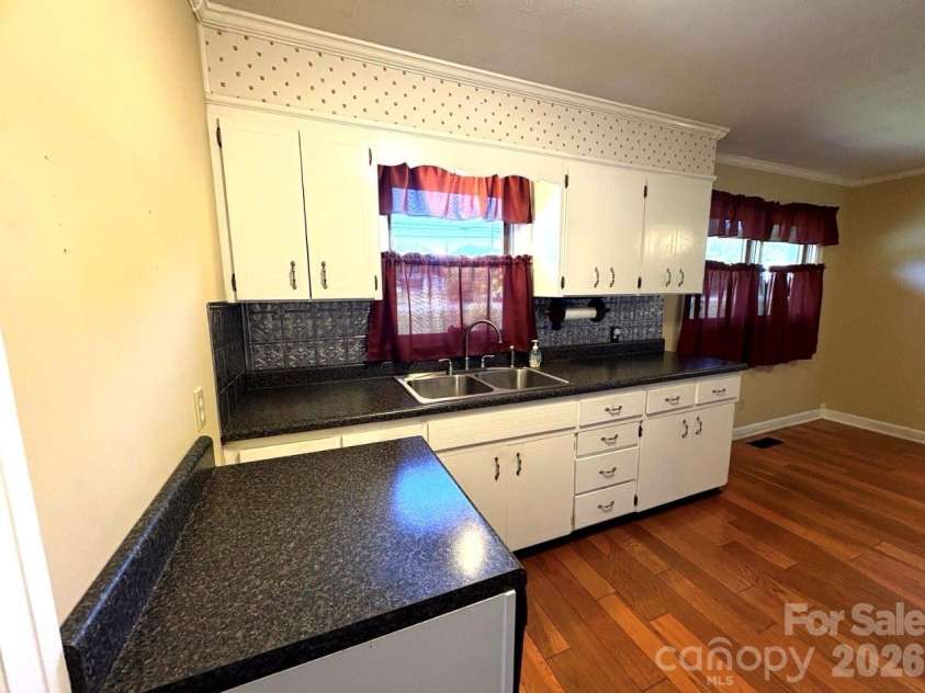 3253 US 70 Highway, Marion, NC 28752.  MLS# CAR4335999, YatesRealty ID 18502. 