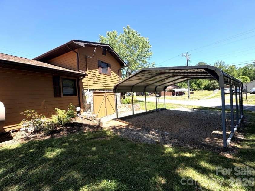 3253 US 70 Highway, Marion, NC 28752.  MLS# CAR4335999, YatesRealty ID 18502. 