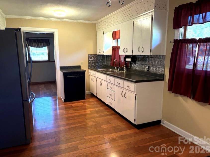 3253 US 70 Highway, Marion, NC 28752.  MLS# CAR4335999, YatesRealty ID 18502. 