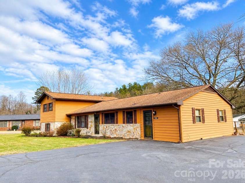 3253 US 70 Highway, Marion, NC 28752.  MLS# CAR4335999, YatesRealty ID 18502. 