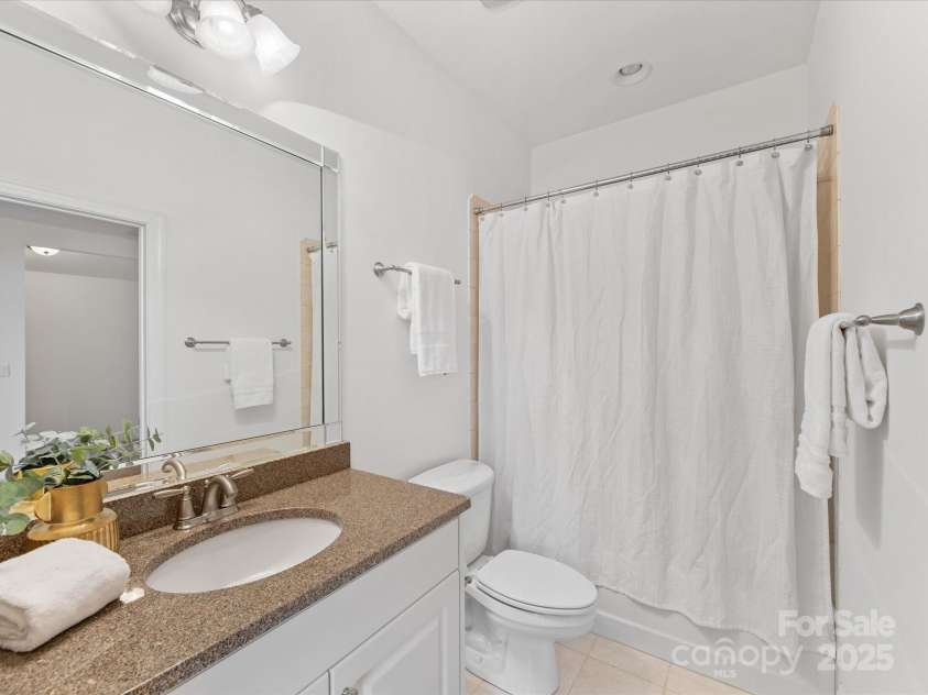 140 Villa Lake Drive, Fort Mill, SC 29708.  MLS# CAR4253945, YatesRealty ID 18503. 3rd Full Bathroom