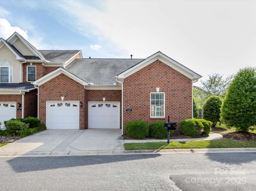 140 Villa Lake Drive, Fort Mill, SC 29708.  MLS# CAR4253945, YatesRealty ID 18503. 