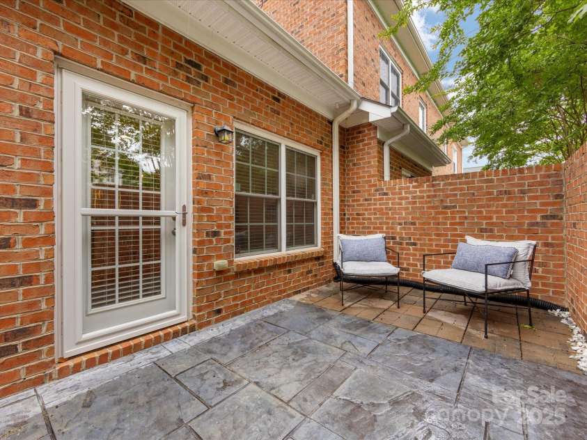 140 Villa Lake Drive, Fort Mill, SC 29708.  MLS# CAR4253945, YatesRealty ID 18503. 