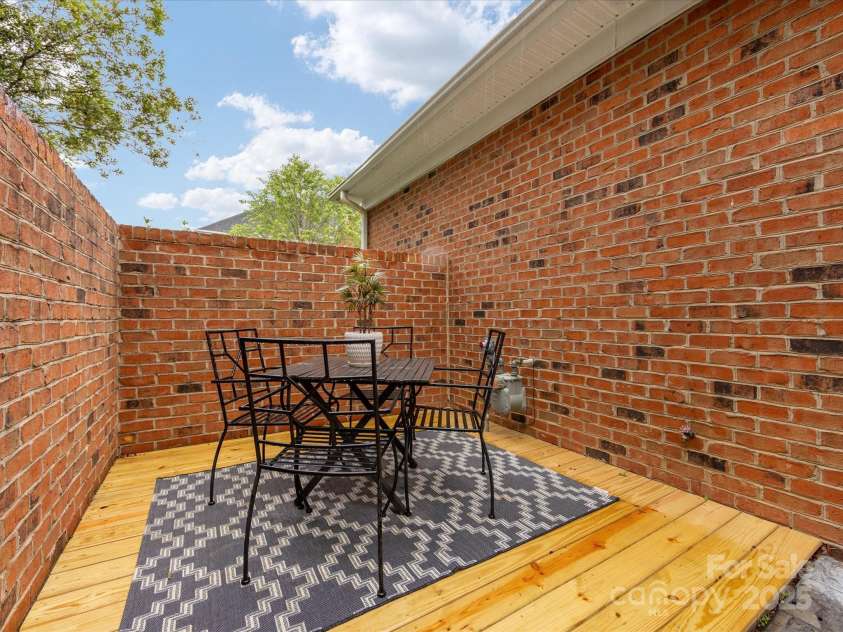 140 Villa Lake Drive, Fort Mill, SC 29708.  MLS# CAR4253945, YatesRealty ID 18503. 