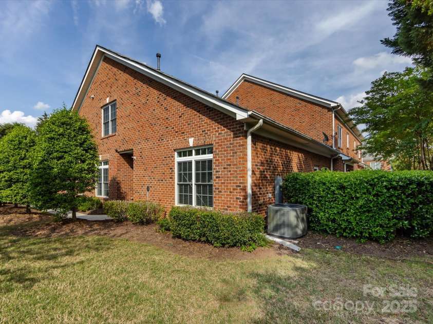 140 Villa Lake Drive, Fort Mill, SC 29708.  MLS# CAR4253945, YatesRealty ID 18503. 