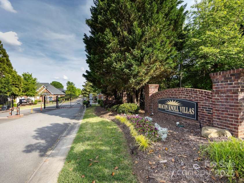 140 Villa Lake Drive, Fort Mill, SC 29708.  MLS# CAR4253945, YatesRealty ID 18503. 