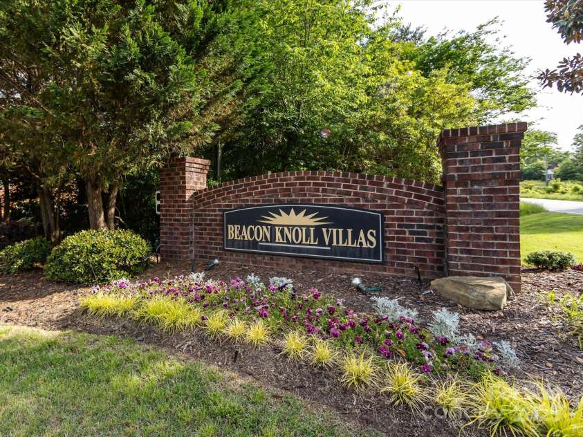 140 Villa Lake Drive, Fort Mill, SC 29708.  MLS# CAR4253945, YatesRealty ID 18503. 
