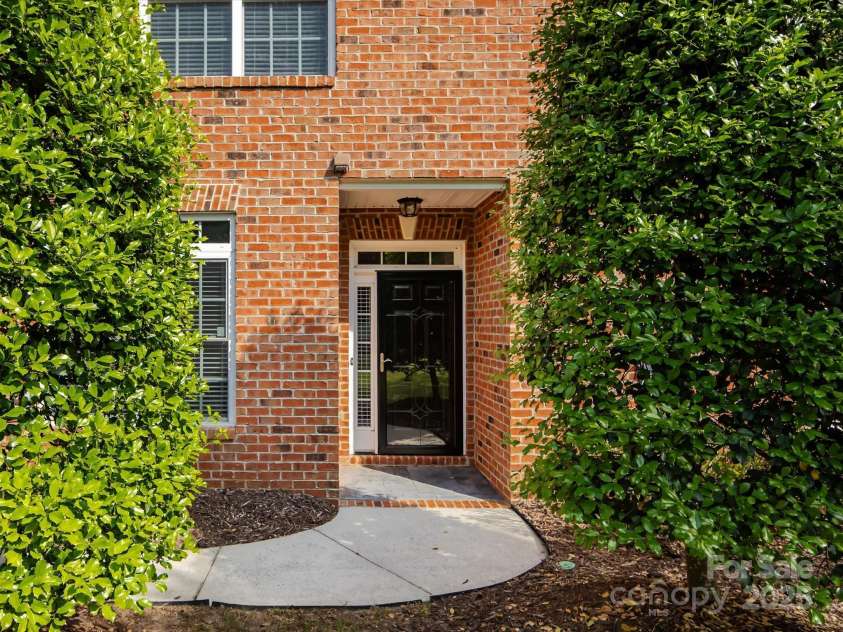 140 Villa Lake Drive, Fort Mill, SC 29708.  MLS# CAR4253945, YatesRealty ID 18503. 