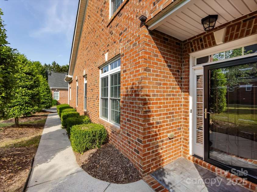 140 Villa Lake Drive, Fort Mill, SC 29708.  MLS# CAR4253945, YatesRealty ID 18503. 