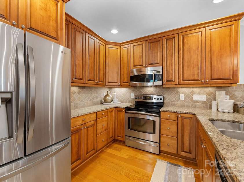 140 Villa Lake Drive, Fort Mill, SC 29708.  MLS# CAR4253945, YatesRealty ID 18503. 