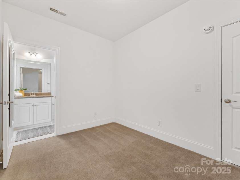 140 Villa Lake Drive, Fort Mill, SC 29708.  MLS# CAR4253945, YatesRealty ID 18503. Office/Flex space