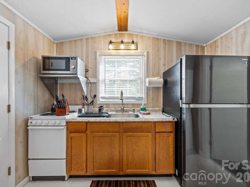 79 Winslow Road, Waynesville, NC 28786.  MLS# CAR4336672, YatesRealty ID 18504. 