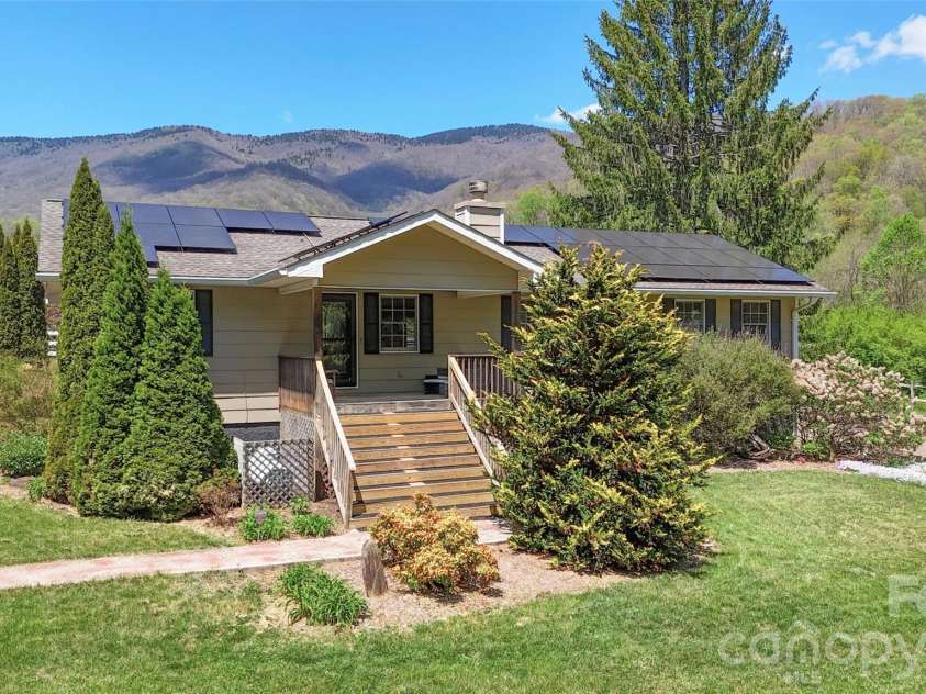 79 Winslow Road, Waynesville, NC 28786.  MLS# CAR4336672, YatesRealty ID 18504. 
