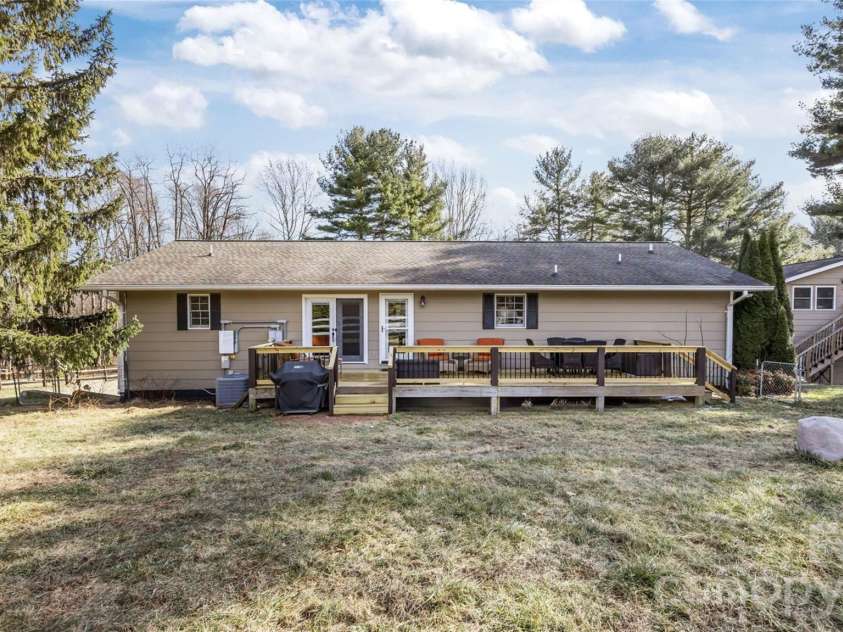 79 Winslow Road, Waynesville, NC 28786.  MLS# CAR4336672, YatesRealty ID 18504. 