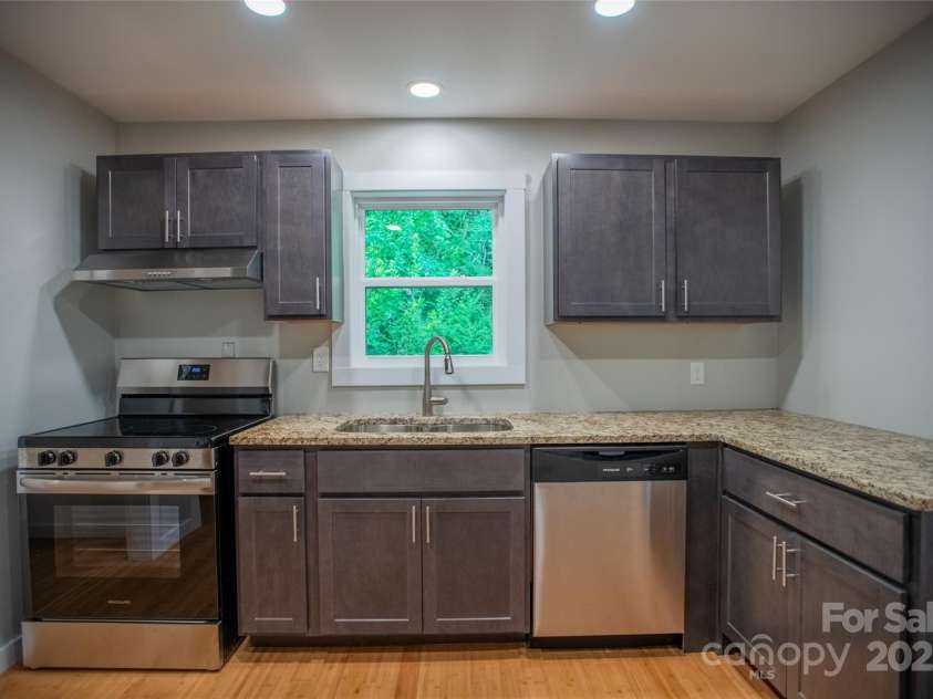 307 Hawthorne Avenue, Swannanoa, NC 28778.  MLS# CAR4288660, YatesRealty ID 18505. 