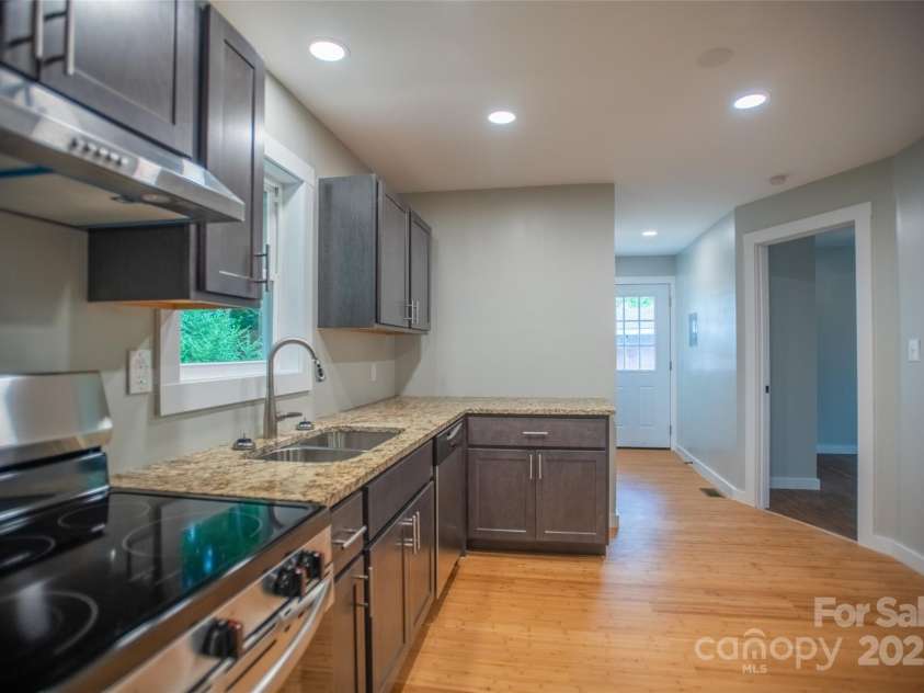 307 Hawthorne Avenue, Swannanoa, NC 28778.  MLS# CAR4288660, YatesRealty ID 18505. 