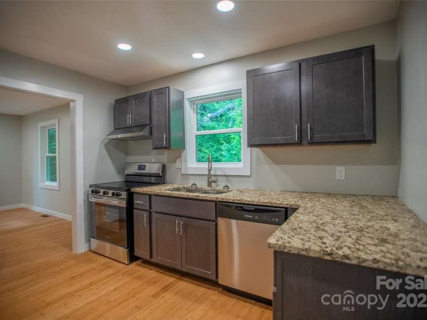 307 Hawthorne Avenue, Swannanoa, NC 28778.  MLS# CAR4288660, YatesRealty ID 18505. 