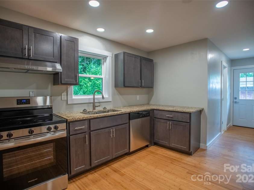 307 Hawthorne Avenue, Swannanoa, NC 28778.  MLS# CAR4288660, YatesRealty ID 18505. 