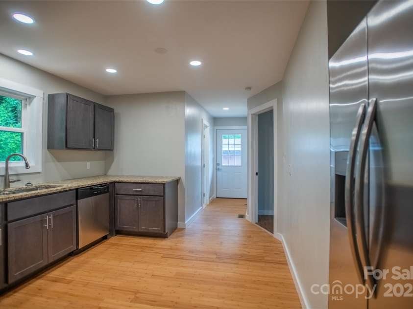 307 Hawthorne Avenue, Swannanoa, NC 28778.  MLS# CAR4288660, YatesRealty ID 18505. 