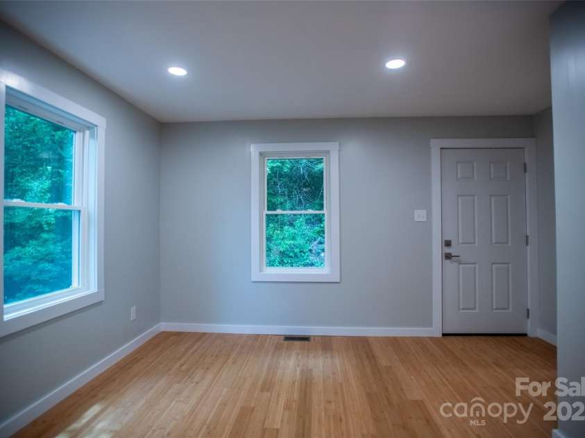 307 Hawthorne Avenue, Swannanoa, NC 28778.  MLS# CAR4288660, YatesRealty ID 18505. 