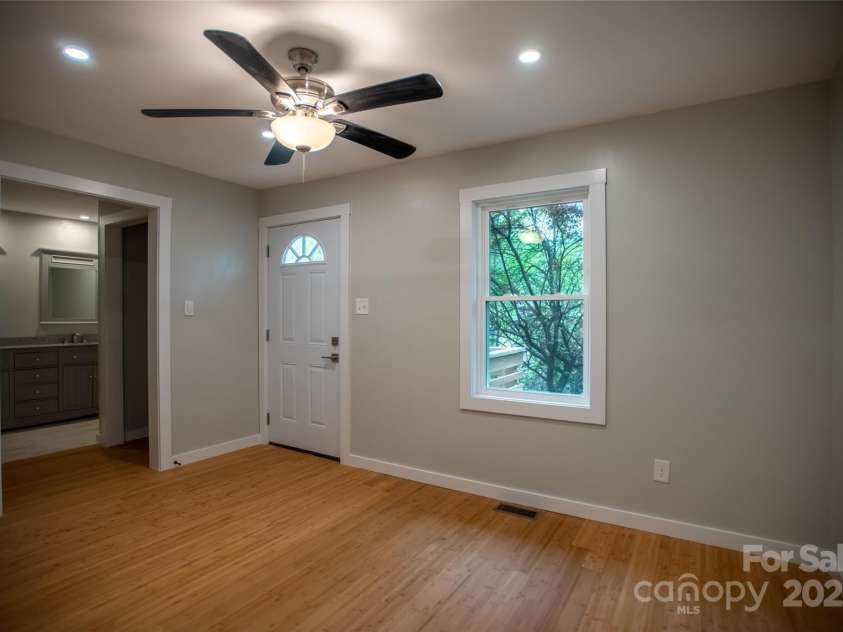 307 Hawthorne Avenue, Swannanoa, NC 28778.  MLS# CAR4288660, YatesRealty ID 18505. 