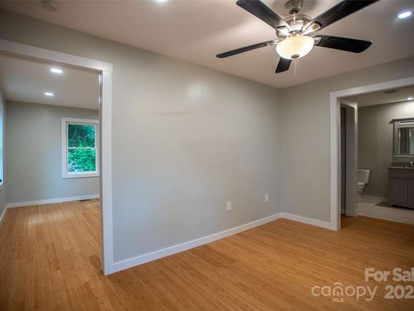 307 Hawthorne Avenue, Swannanoa, NC 28778.  MLS# CAR4288660, YatesRealty ID 18505. 