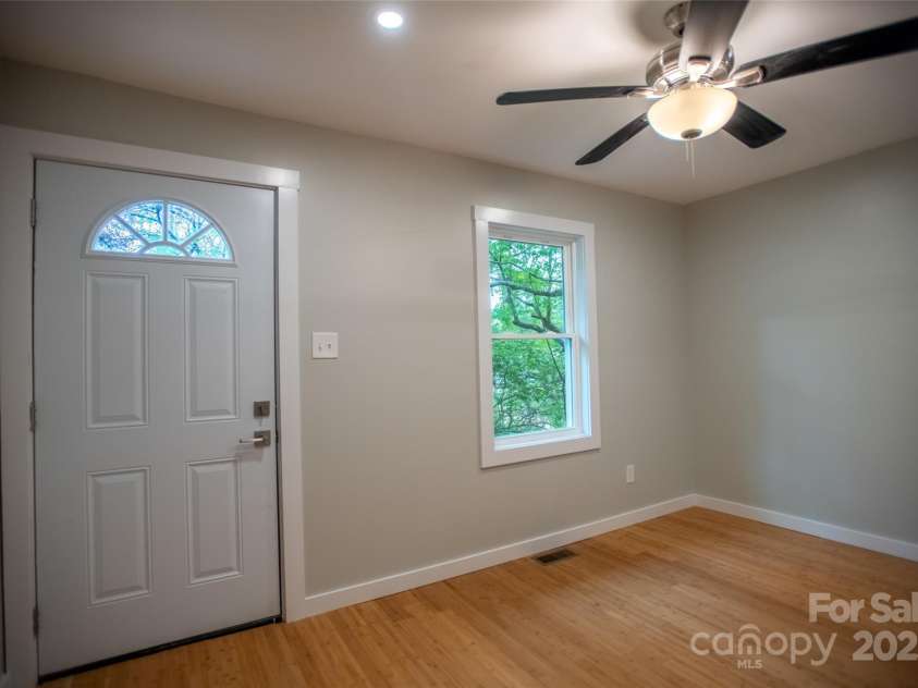 307 Hawthorne Avenue, Swannanoa, NC 28778.  MLS# CAR4288660, YatesRealty ID 18505. 