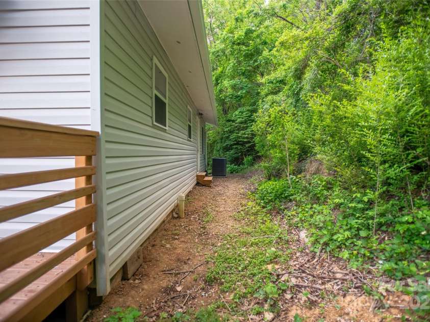 307 Hawthorne Avenue, Swannanoa, NC 28778.  MLS# CAR4288660, YatesRealty ID 18505. 