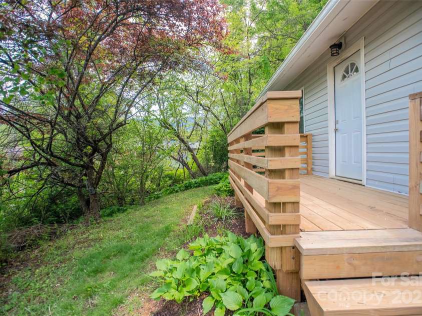 307 Hawthorne Avenue, Swannanoa, NC 28778.  MLS# CAR4288660, YatesRealty ID 18505. 