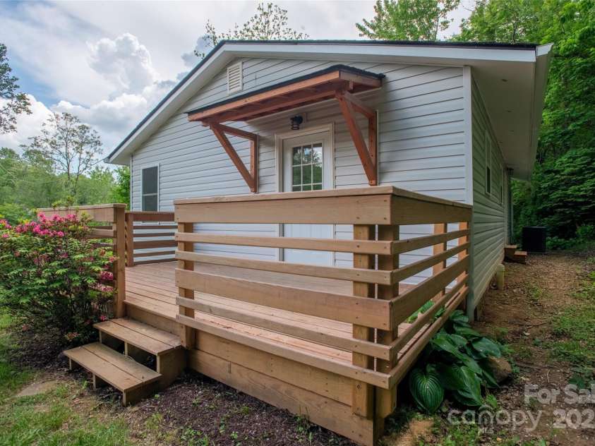 307 Hawthorne Avenue, Swannanoa, NC 28778.  MLS# CAR4288660, YatesRealty ID 18505. 