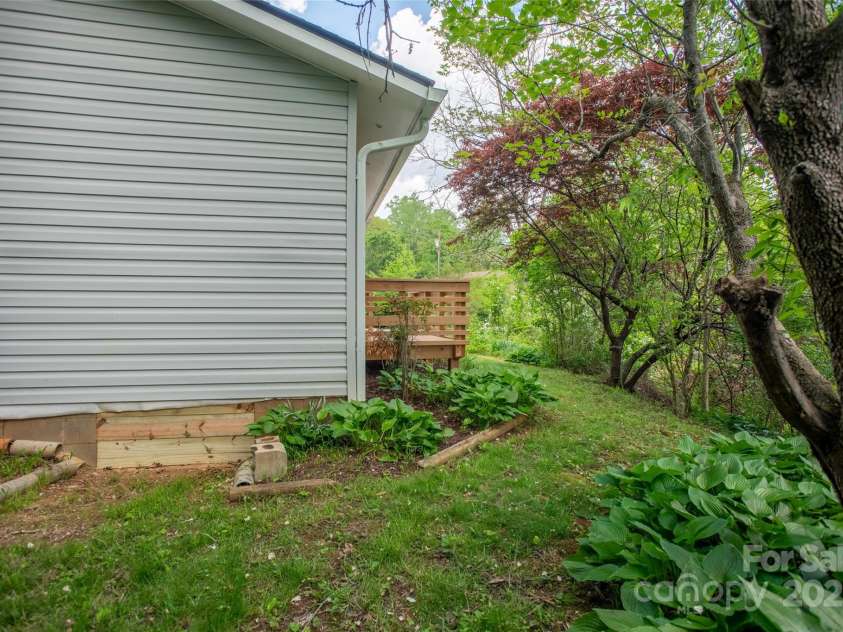 307 Hawthorne Avenue, Swannanoa, NC 28778.  MLS# CAR4288660, YatesRealty ID 18505. 