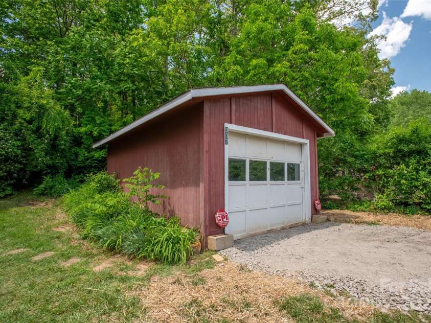 307 Hawthorne Avenue, Swannanoa, NC 28778.  MLS# CAR4288660, YatesRealty ID 18505. 