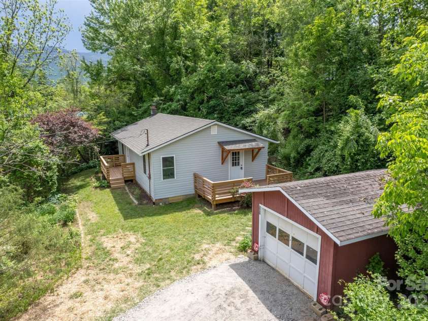 307 Hawthorne Avenue, Swannanoa, NC 28778.  MLS# CAR4288660, YatesRealty ID 18505. 