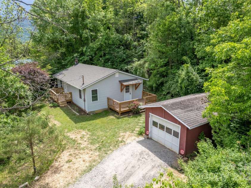 307 Hawthorne Avenue, Swannanoa, NC 28778.  MLS# CAR4288660, YatesRealty ID 18505. 