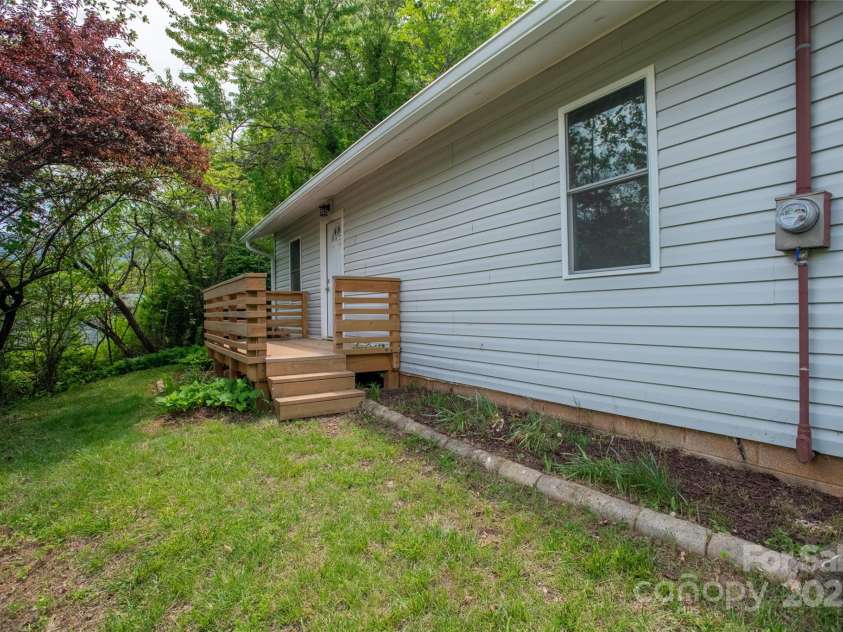 307 Hawthorne Avenue, Swannanoa, NC 28778.  MLS# CAR4288660, YatesRealty ID 18505. 