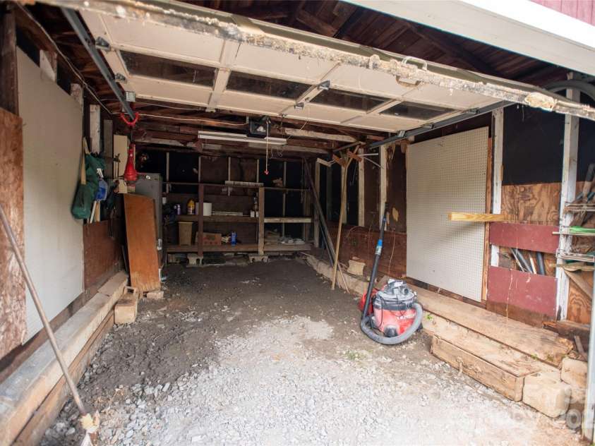 307 Hawthorne Avenue, Swannanoa, NC 28778.  MLS# CAR4288660, YatesRealty ID 18505. 