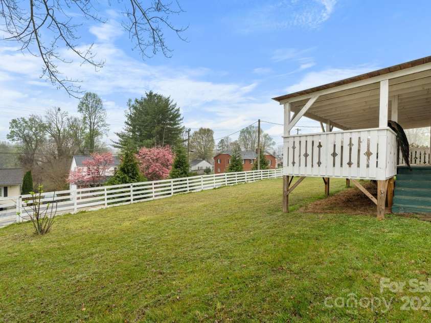 591 Oak Street, Marion, NC 28752.  MLS# CAR4253110, YatesRealty ID 18506. Fenced Front Lawn with Long-Range Views!