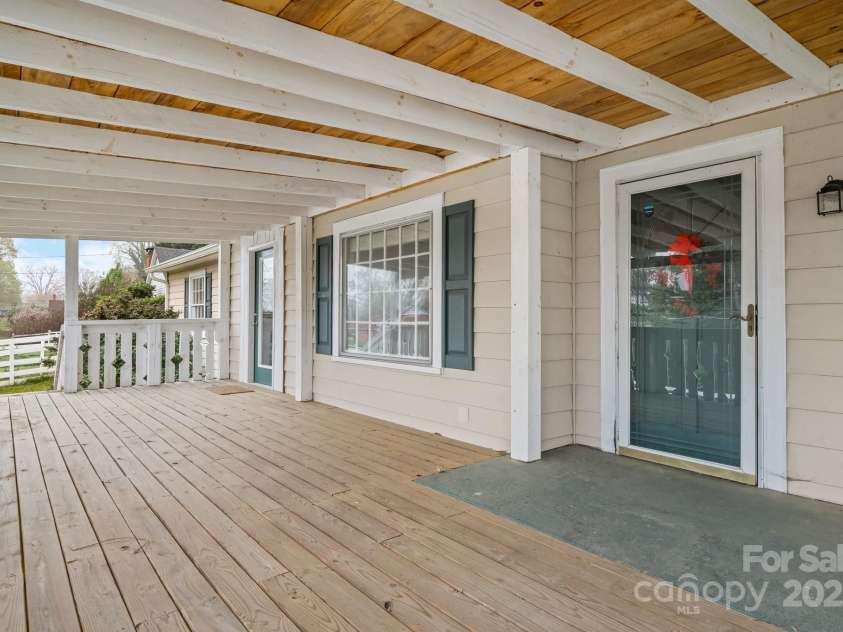591 Oak Street, Marion, NC 28752.  MLS# CAR4253110, YatesRealty ID 18506. Front Porch View 2.