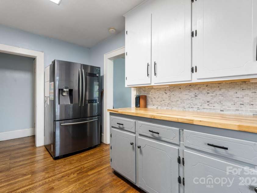 591 Oak Street, Marion, NC 28752.  MLS# CAR4253110, YatesRealty ID 18506. Kitchen View 4.